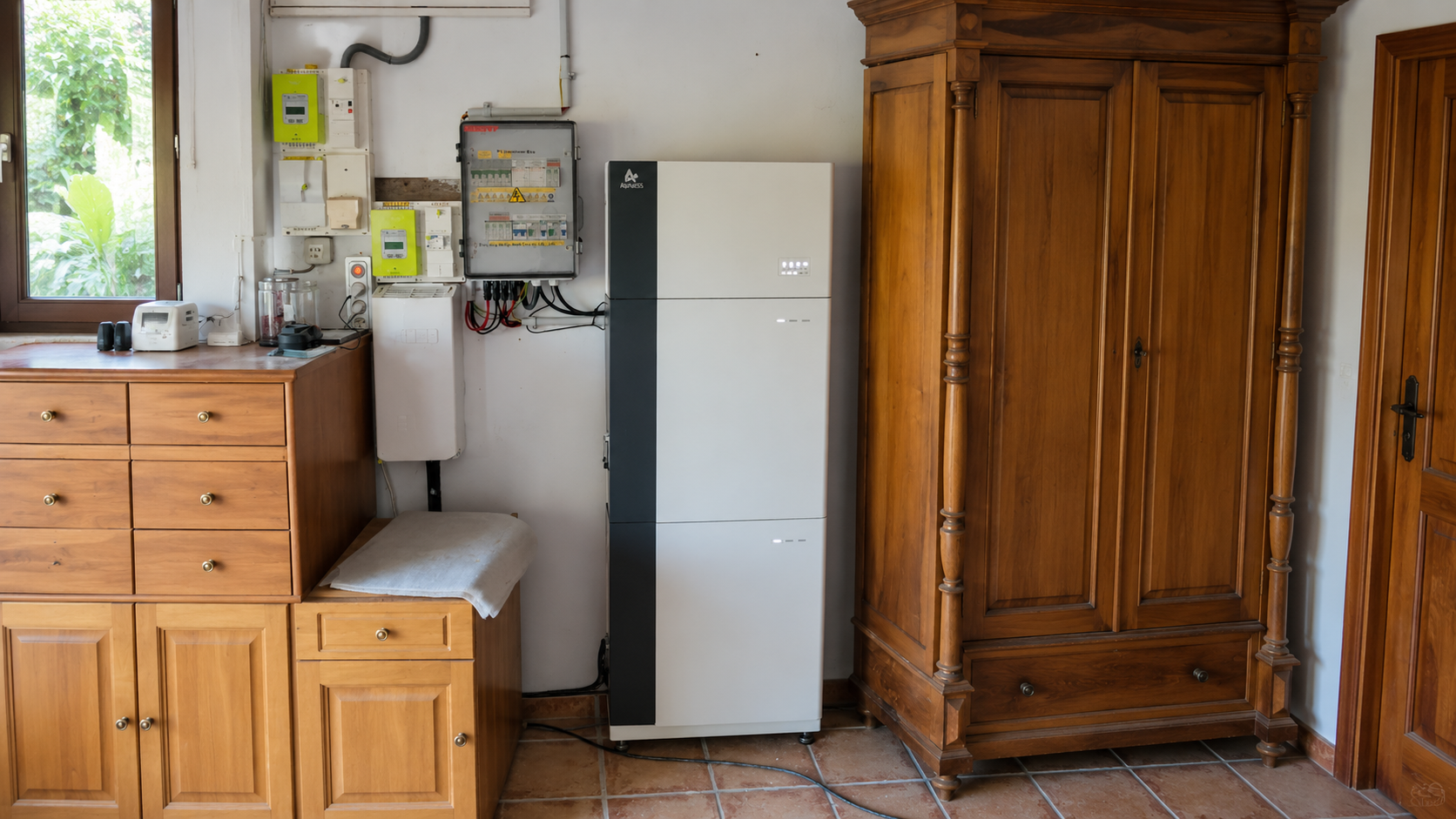 Pose de batterie de stockage solaire AlphaESS en Ardèche