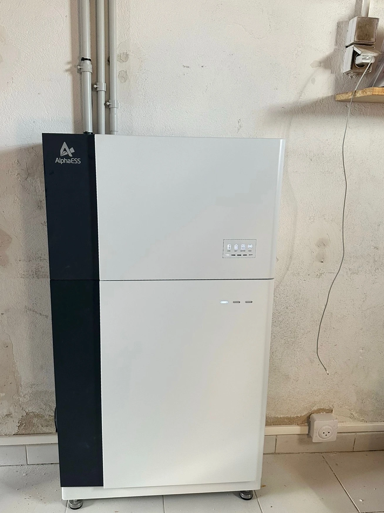 Installation batterie de stockage solaire à Codolet dans le Vaucluse