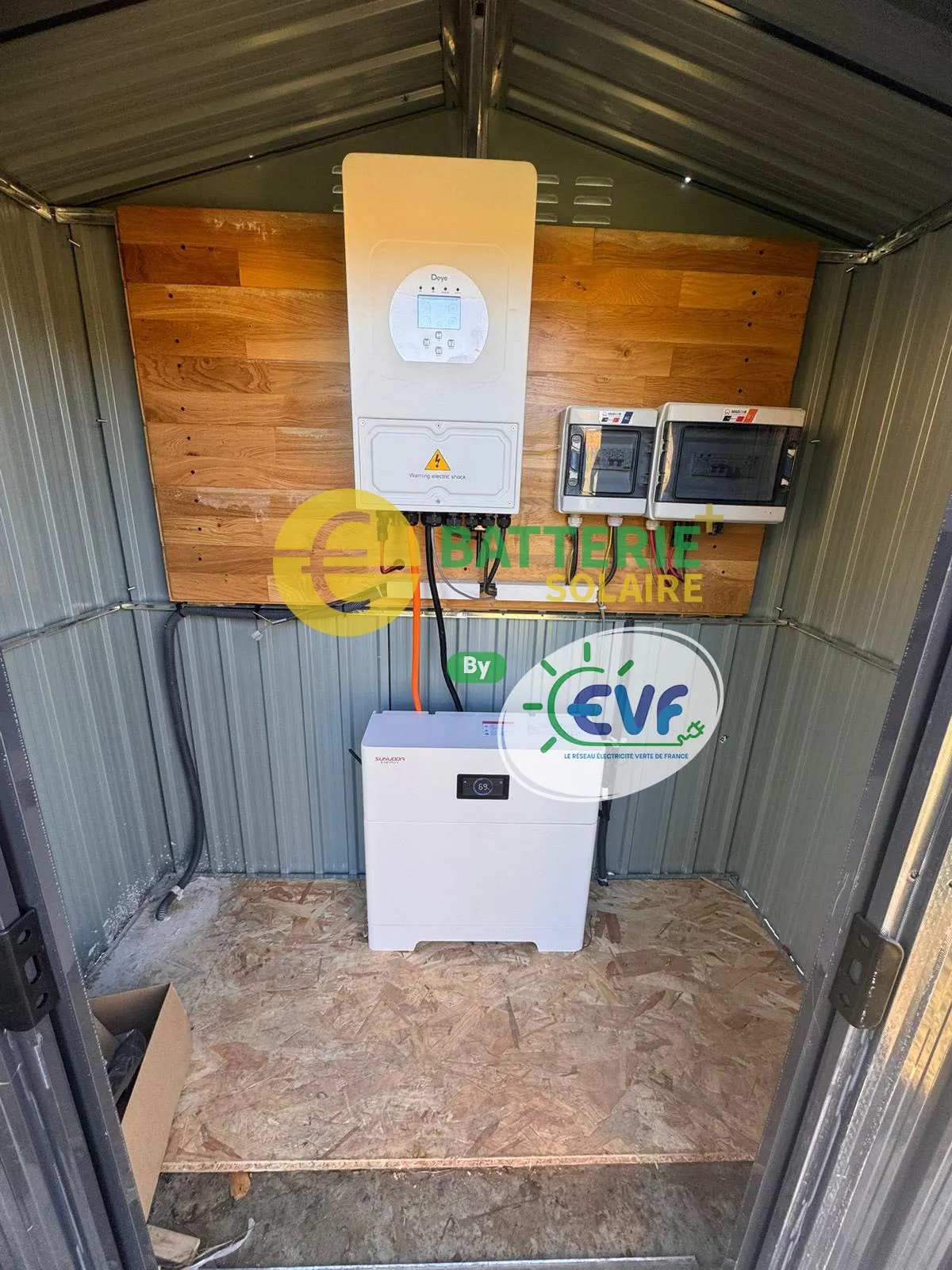 Batterie solaire installée dans un local technique dans le Vaucluse
