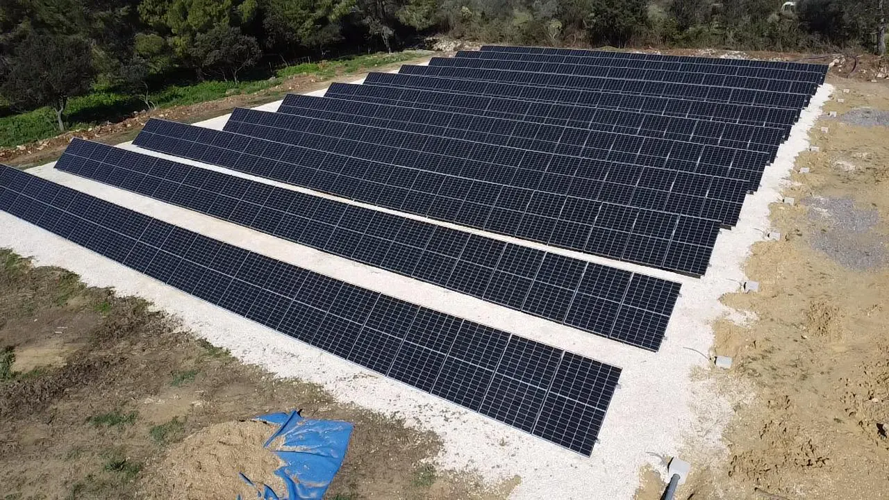 Installation panneaux photovoltaïques sur bâtiment à Orange