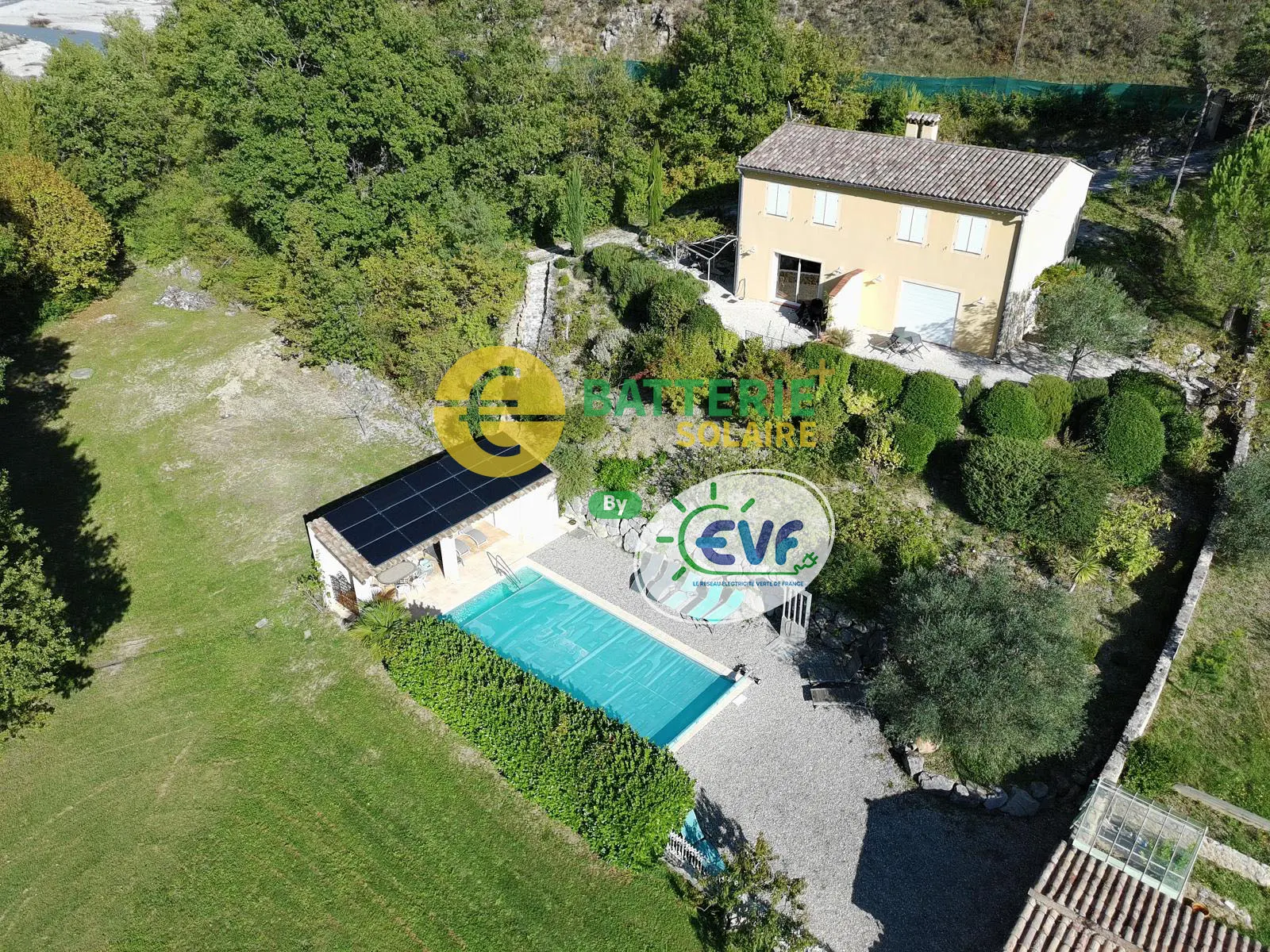 Installation panneaux photovoltaïques sur bâtiment à Orange