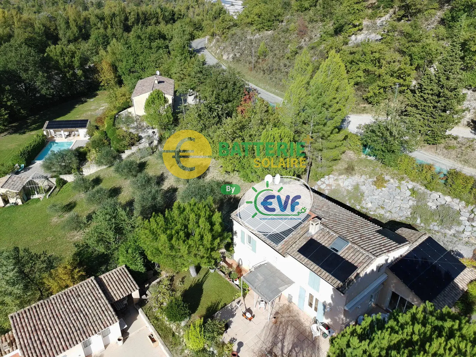 Installation panneaux photovoltaïques sur bâtiment à Orange