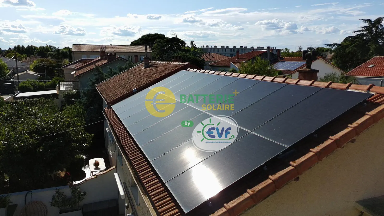 Installation panneaux photovoltaïques sur bâtiment à Orange