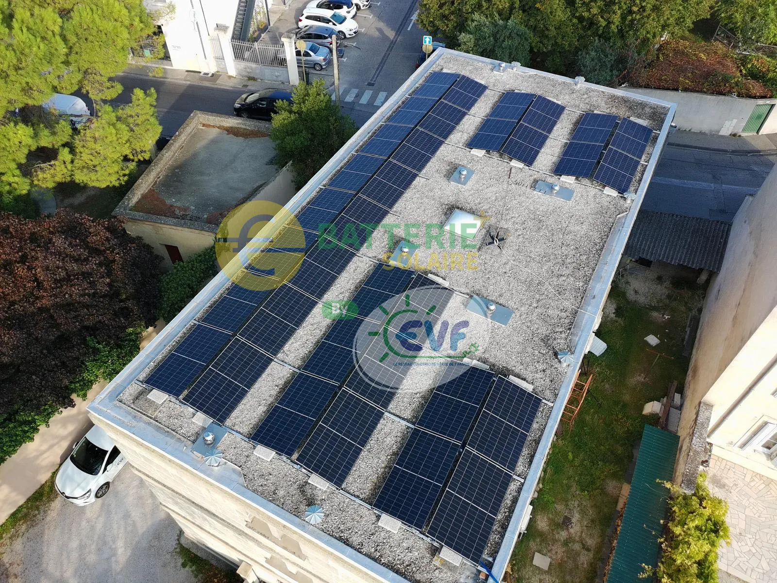 Installation panneaux photovoltaïques sur bâtiment à Orange