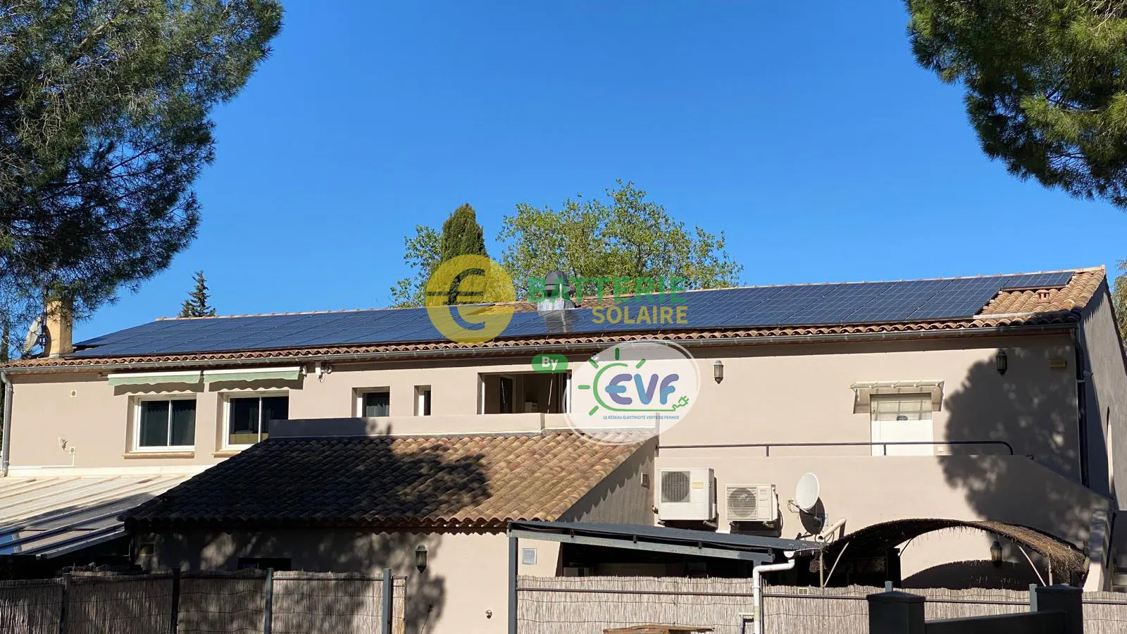 Installation panneaux photovoltaïques sur bâtiment à Orange