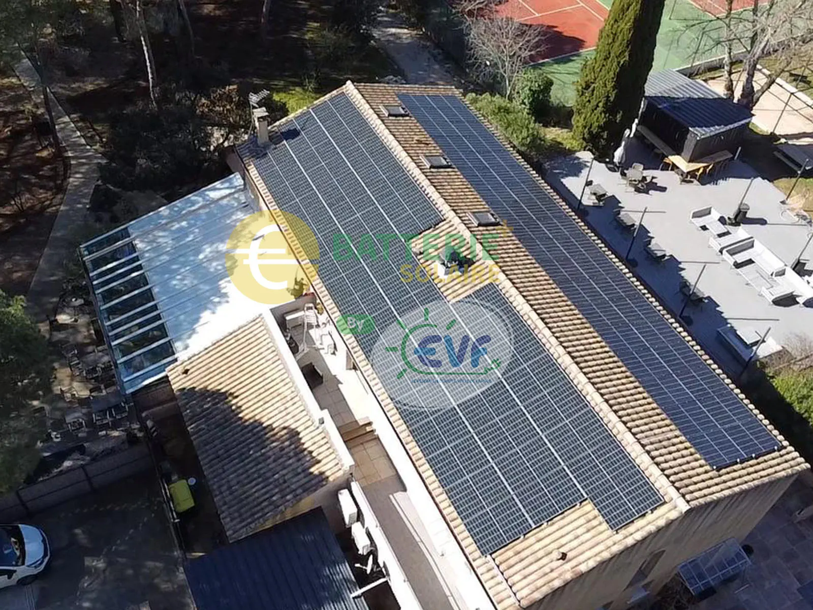 Installation panneaux photovoltaïques sur bâtiment à Orange