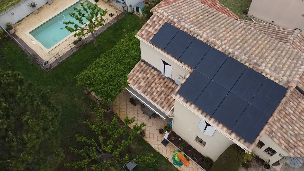 Installation photovoltaïque sur une toiture à Jonquières dans le Vaucluse