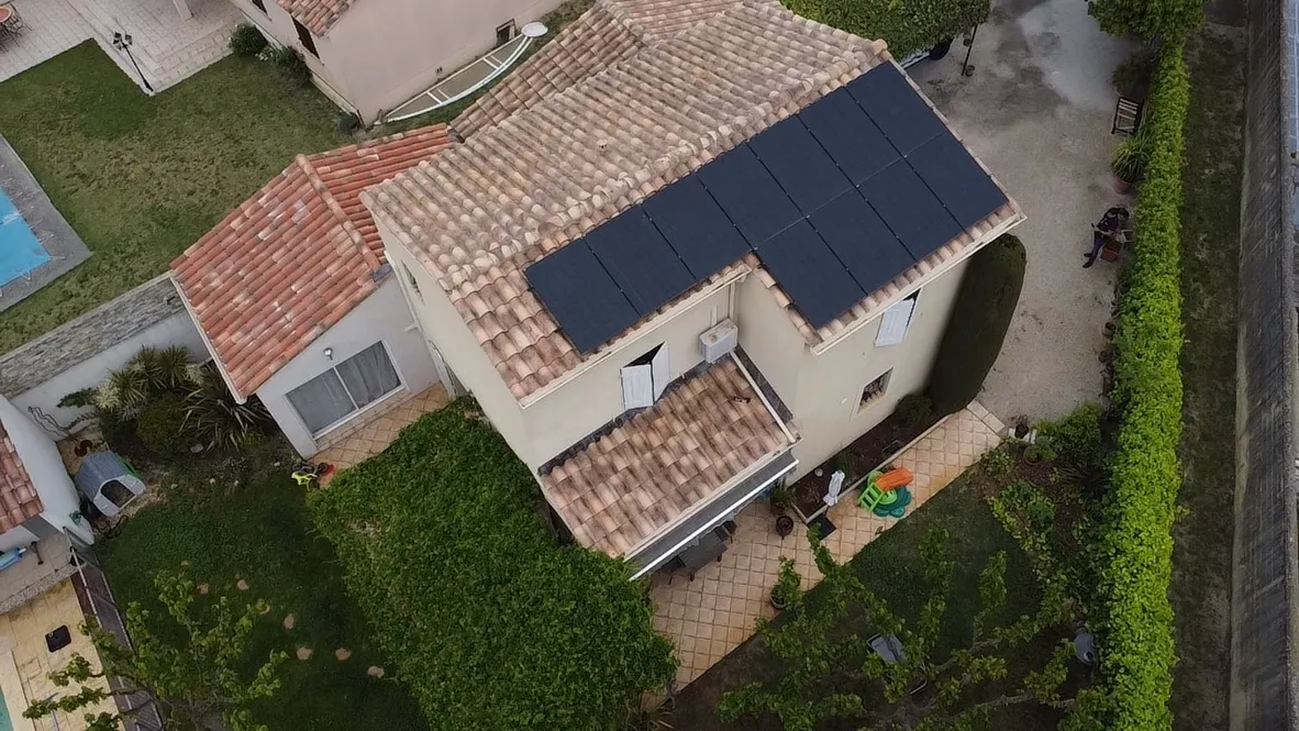 Installation photovoltaïque sur bâtiment à Orange dans le Vaucluse